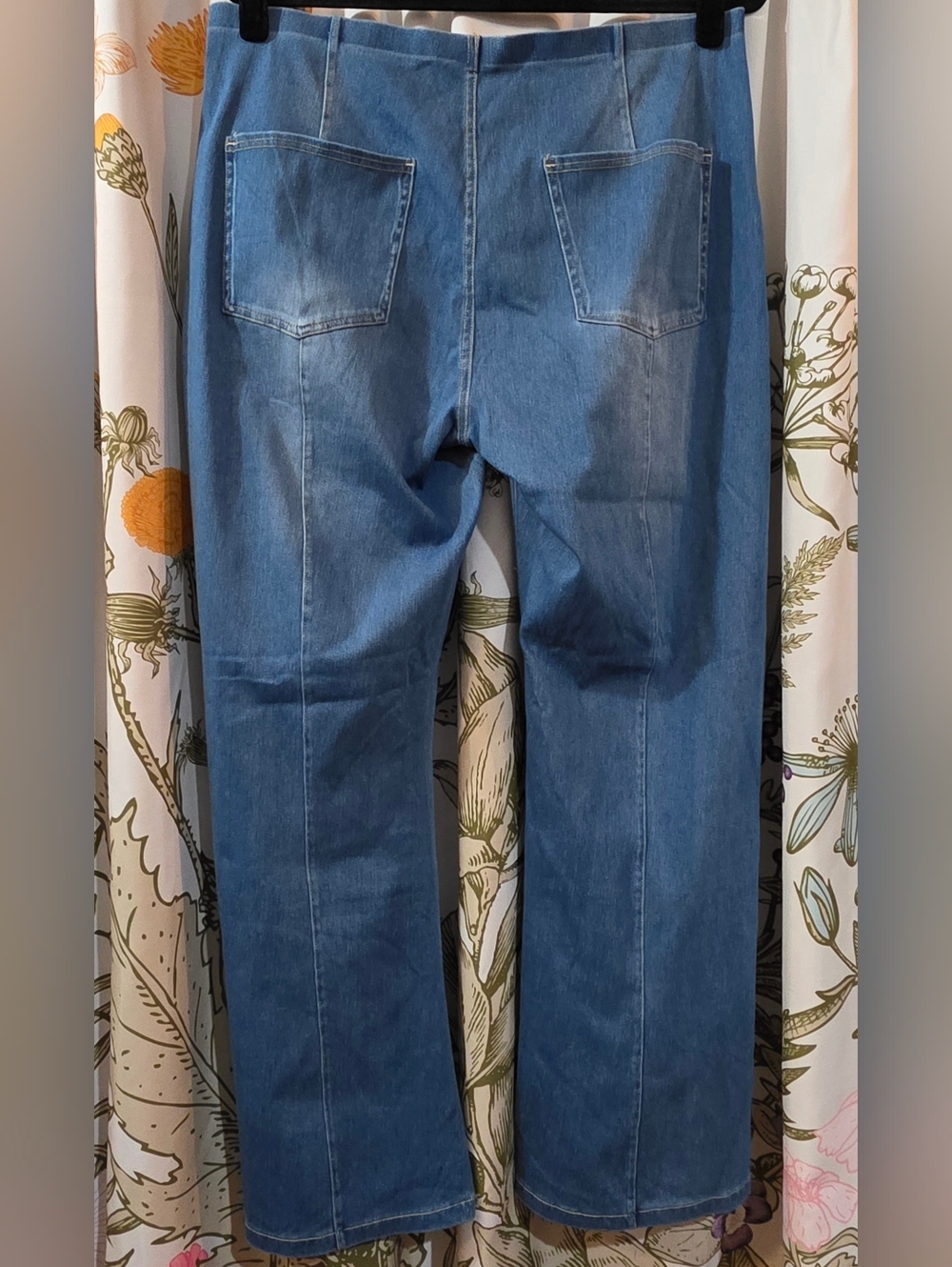 Halara Slightly Flared Jeans - Picture 3 of 4